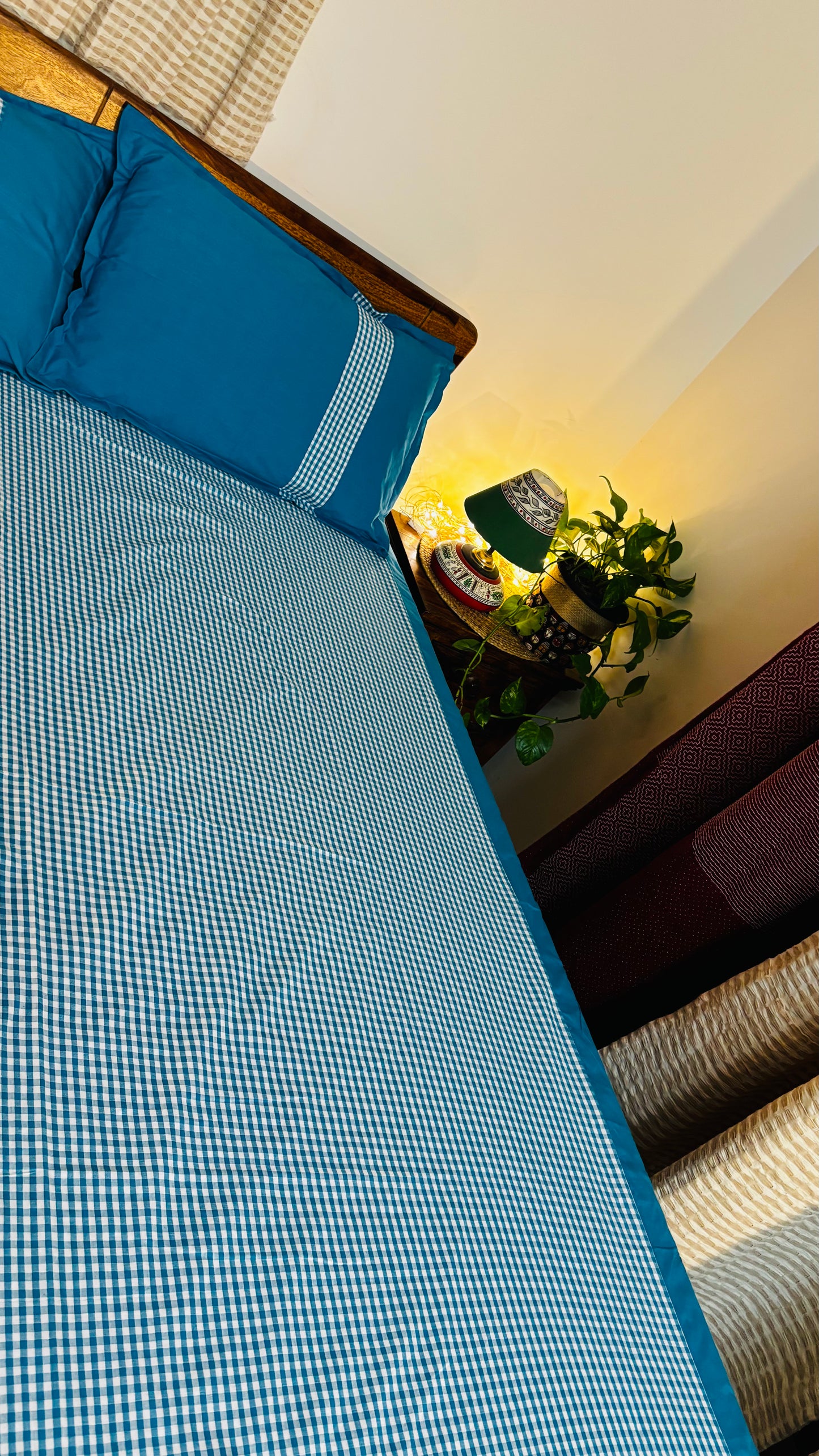 Neer (नीर) – Classic Border Weave