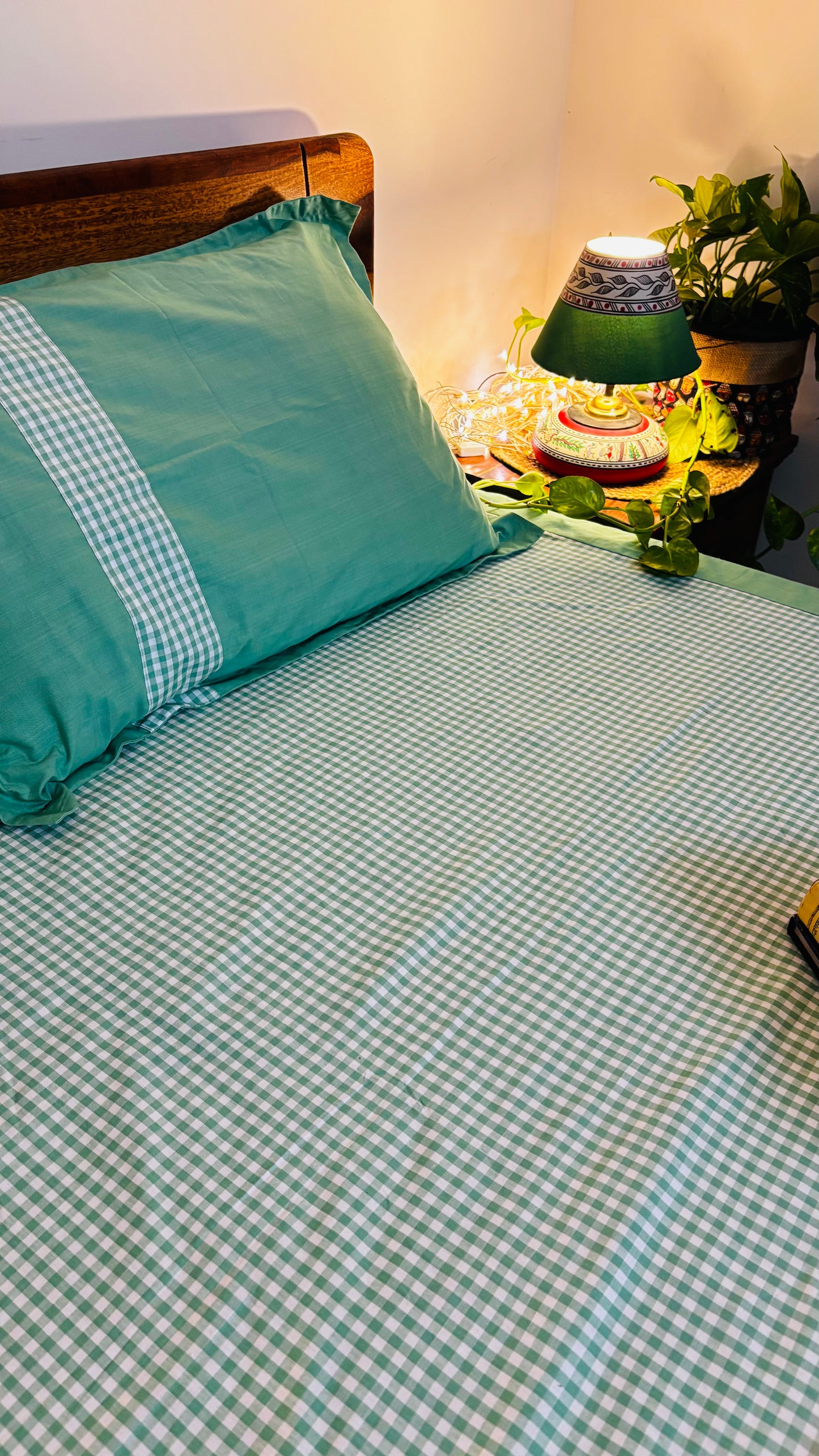 Vana (वन) – Classic Border Weave