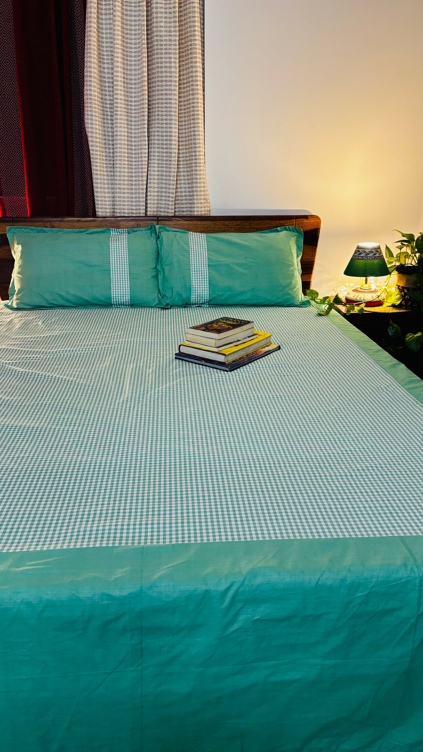 Vana (वन) – Classic Border Weave