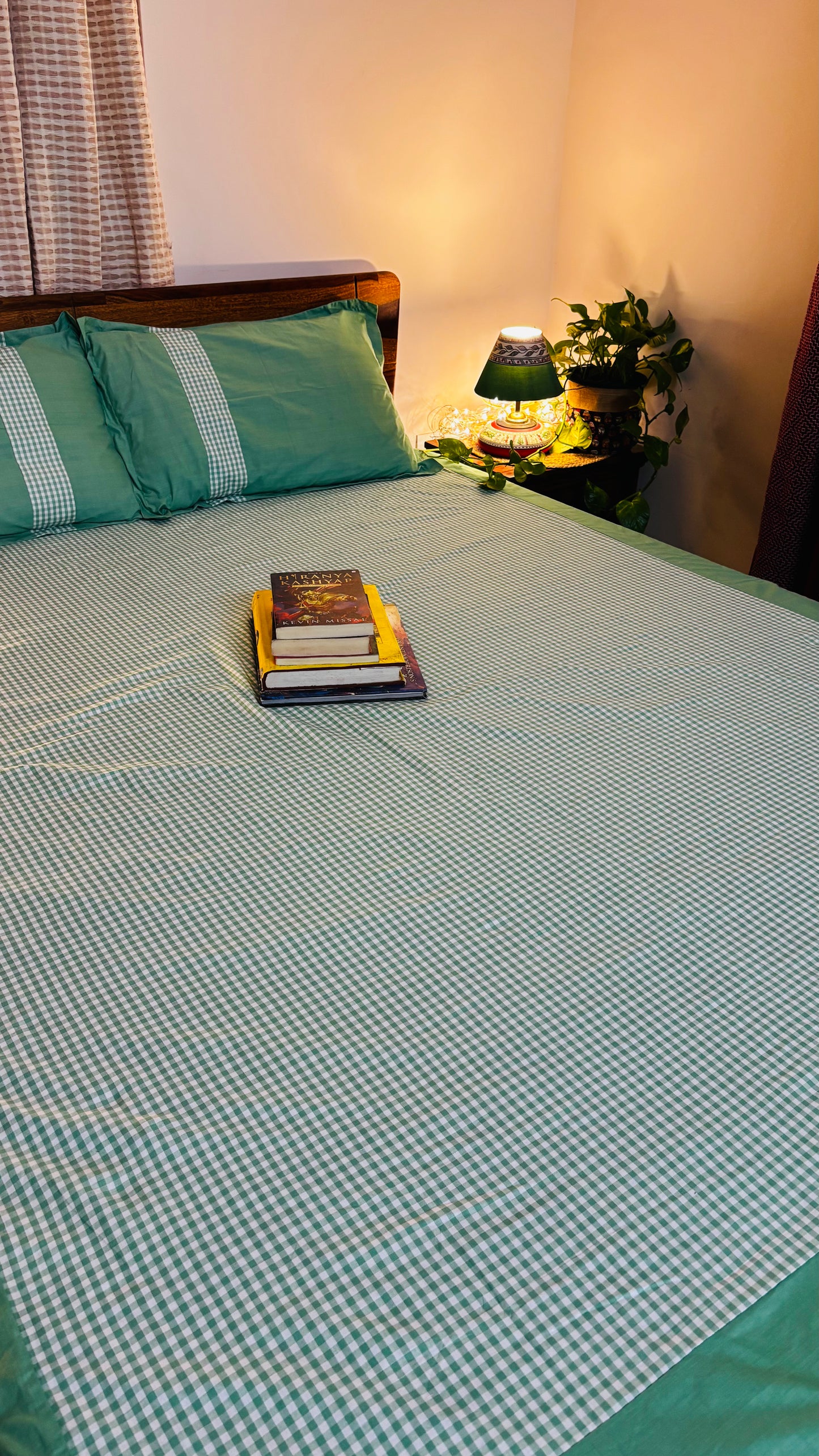 Vana (वन) – Classic Border Weave