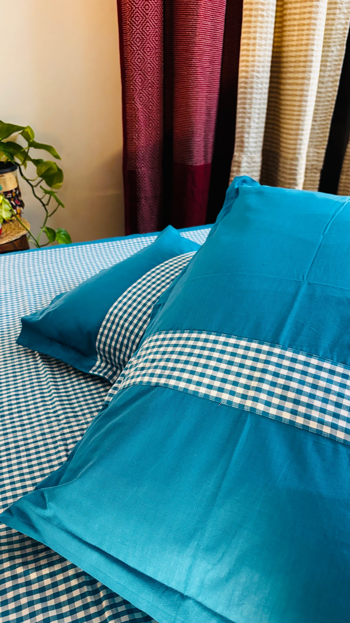 Neer (नीर) – Classic Border Weave