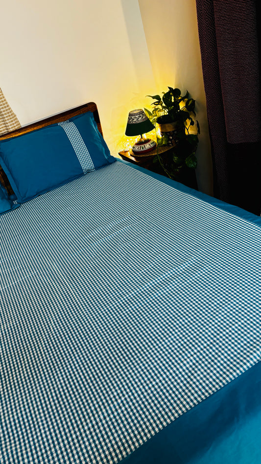 Neer (नीर) – Classic Border Weave
